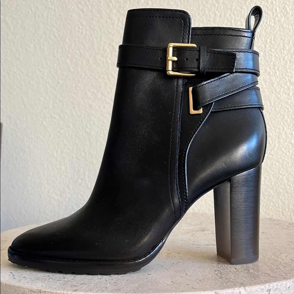Black Heeled Boots with Leather Material
